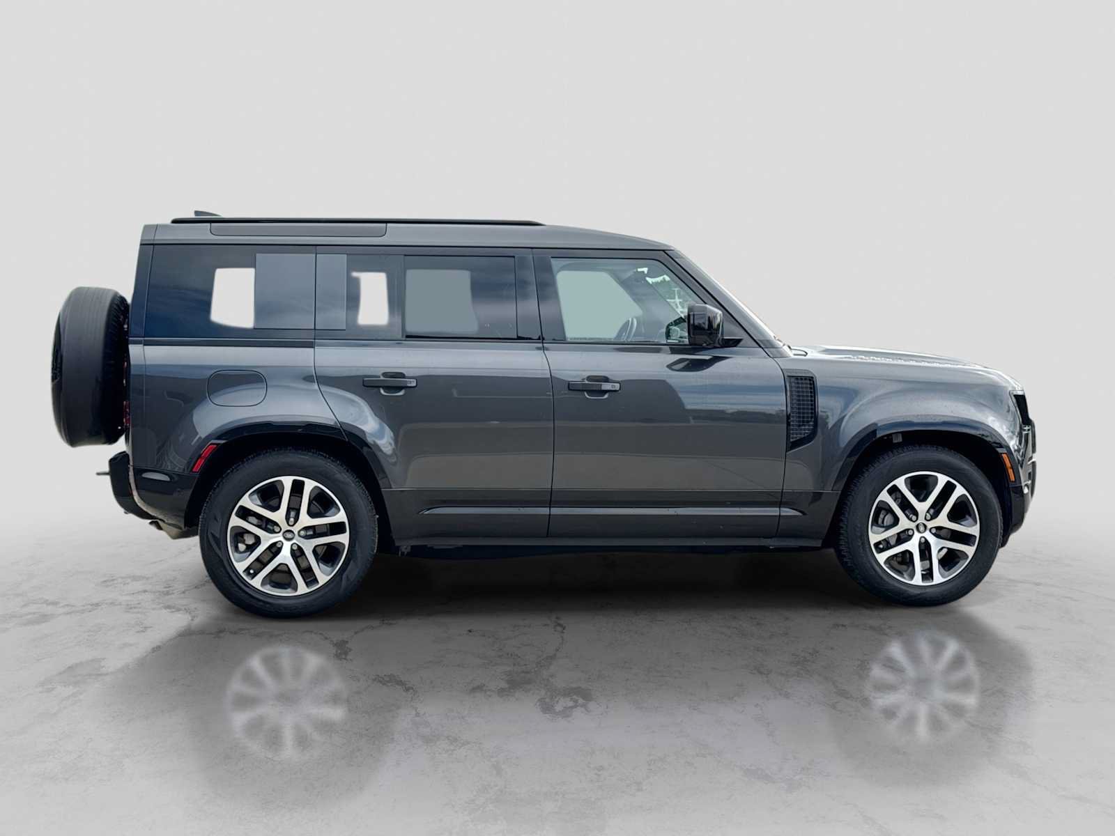 Used 2025 Land Rover Defender 110 X-Dynamic SE AWD/4WD image 7