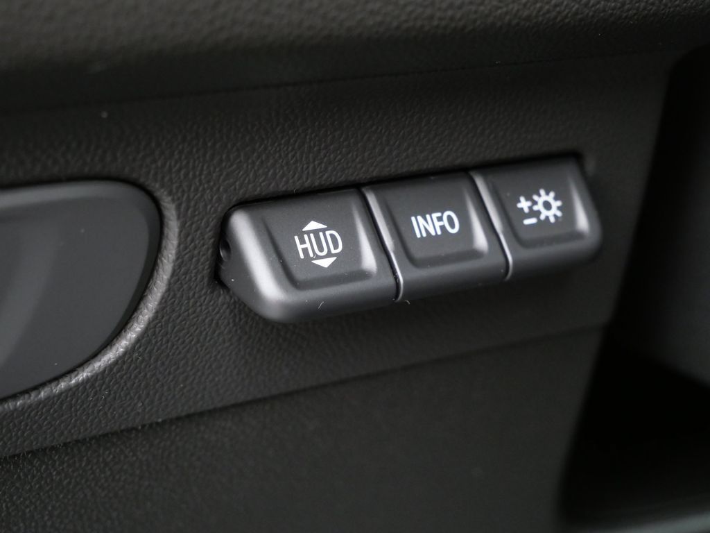 Used 2021 Buick Envision Essence w/ Technology Package I AWD/4WD image 14