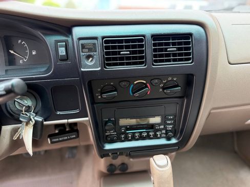 Used 2002 Toyota Tacoma PreRunner RWD image 18