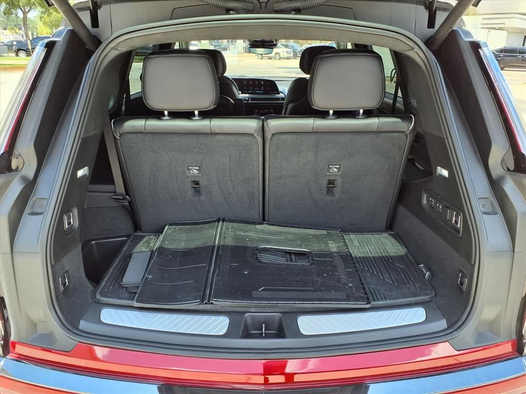 Certified 2026 Cadillac Vistiq Platinum w/ LPO, Floor Liner Package AWD/4WD image 16
