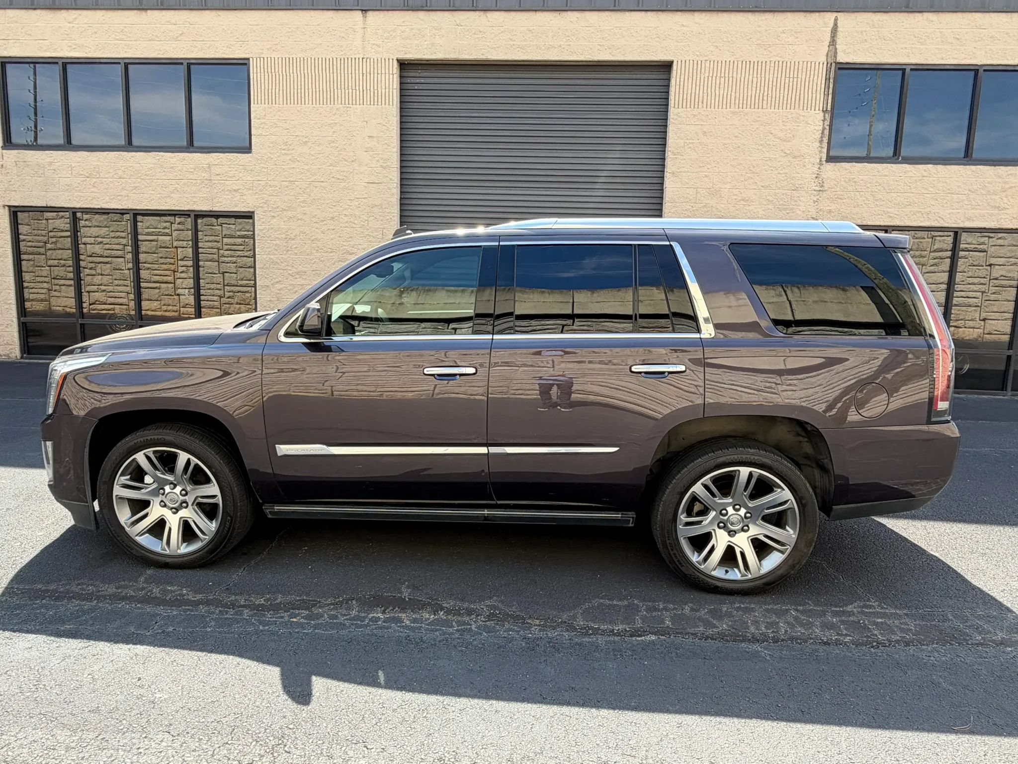 Used 2015 Cadillac Escalade Premium RWD image 3