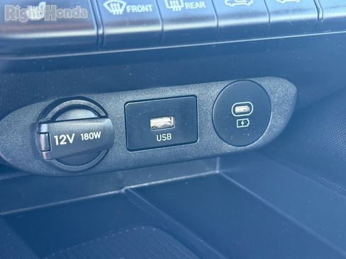 Used 2024 Hyundai Elantra Limited image 23