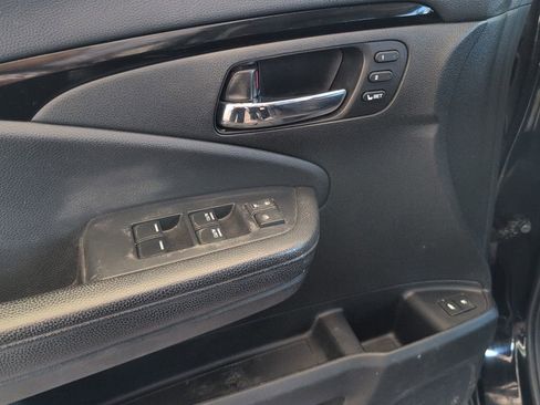 Used 2020 Honda Pilot Touring image 5