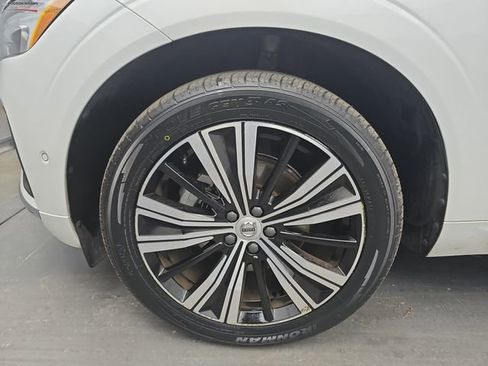 Used 2023 Volvo XC60 B5 Plus image 15