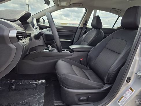 Used 2024 Nissan Altima 2.5 SV FWD image 12