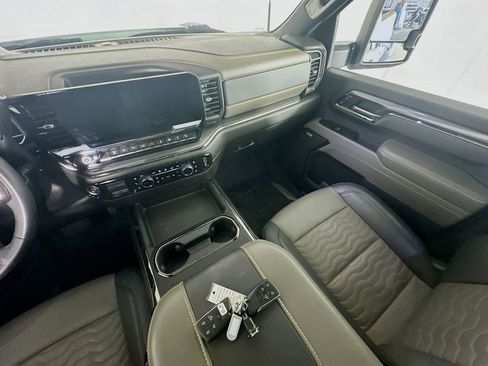 Used 2024 Chevrolet Silverado 2500 ZR2 w/ Technology Package AWD/4WD image 11