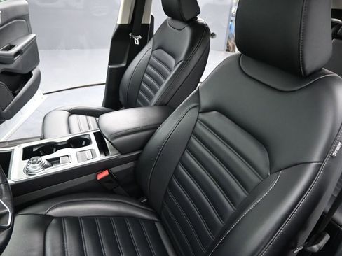 Used 2024 Ford Edge SEL image 9