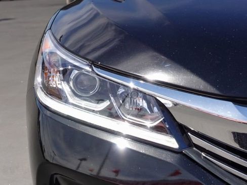 Used 2017 Honda Accord EX-L image 5