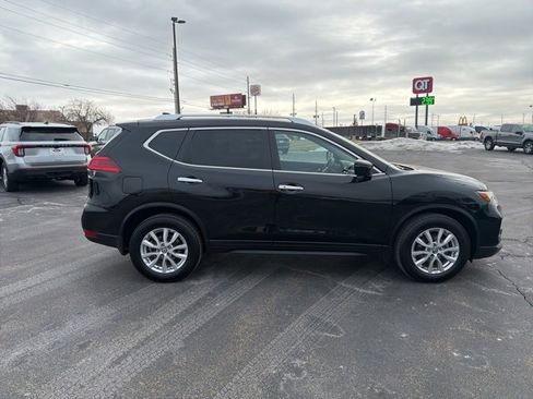 Used 2017 Nissan Rogue SV image 6