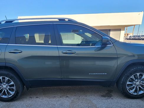 Used 2019 Jeep Cherokee Latitude Plus w/ Comfort/Convenience Group AWD/4WD image 4