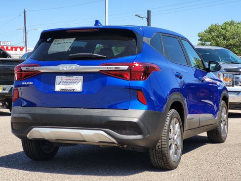 Used 2023 Kia Seltos LX AWD/4WD image 4