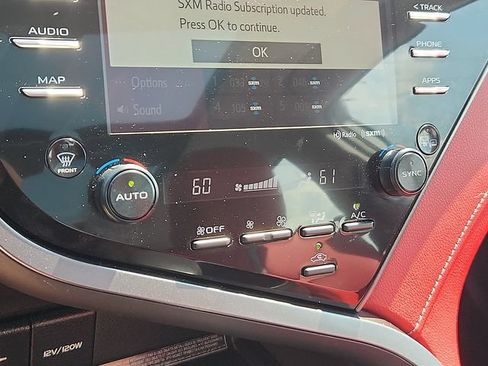 Used 2019 Toyota Camry XSE FWD image 11