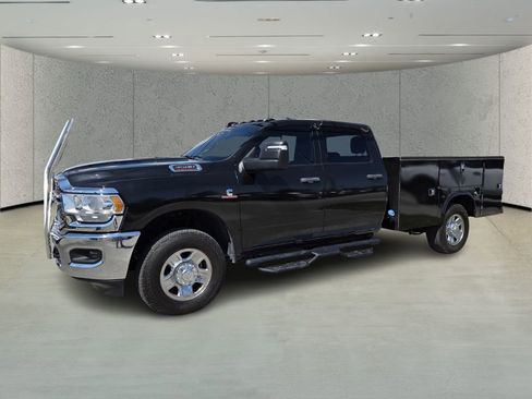 Used 2024 RAM 3500 Tradesman w/ Chrome Appearance Group image 7