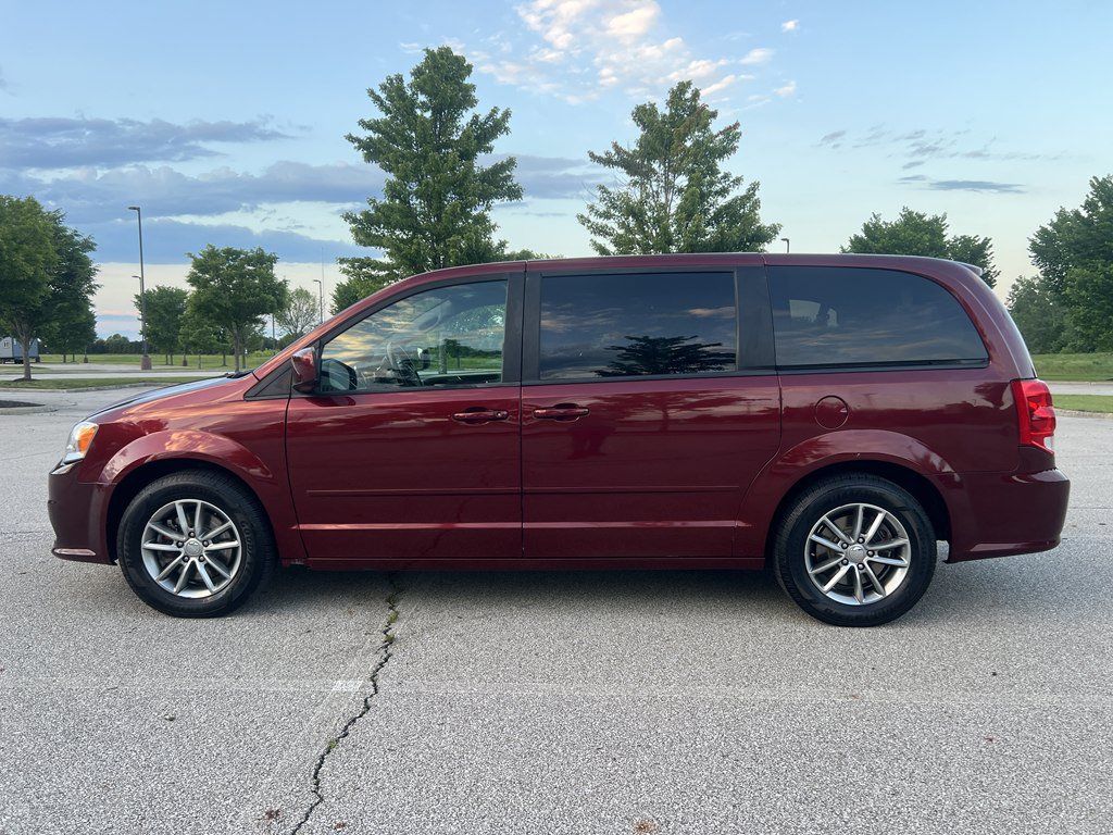 Used 2017 Dodge Grand Caravan SE FWD image 2
