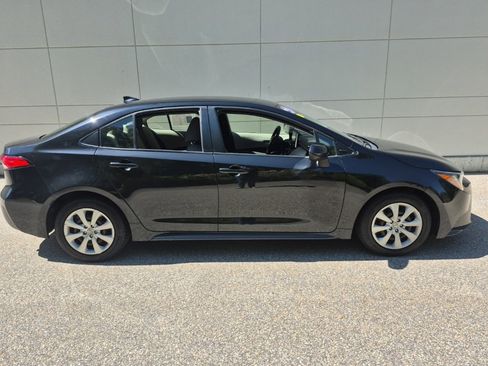 Used 2021 Toyota Corolla LE image 5