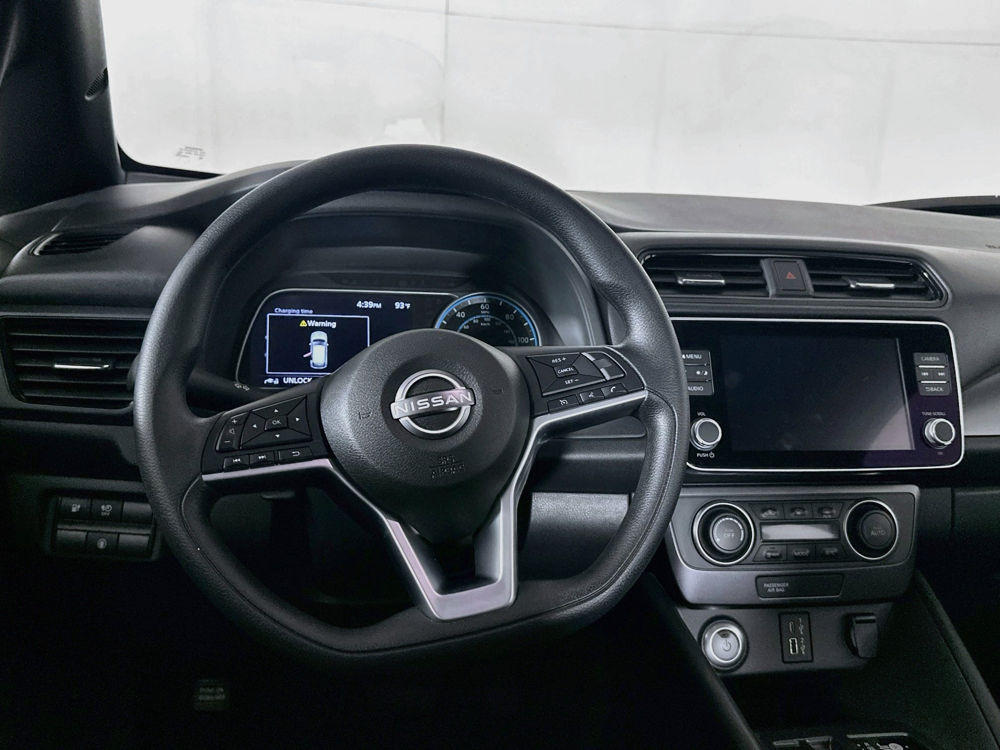 Used 2025 Nissan Leaf S FWD image 18