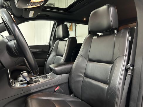 Used 2020 Jeep Grand Cherokee Limited w/ Premium Lighting Group AWD/4WD image 28