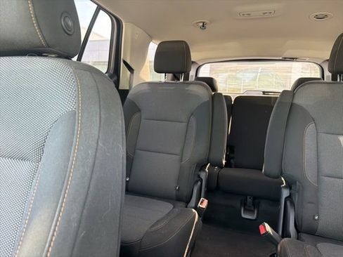 Used 2021 Chevrolet Traverse LT image 14