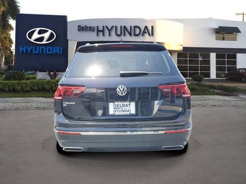 Used 2020 Volkswagen Tiguan SE w/ Panoramic Sunroof Package FWD image 5