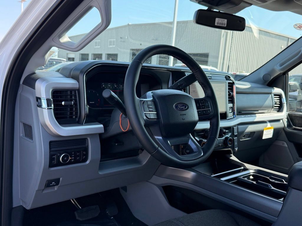New 2027 Ford F250 XLT w/ XLT Premium Package AWD/4WD image 4