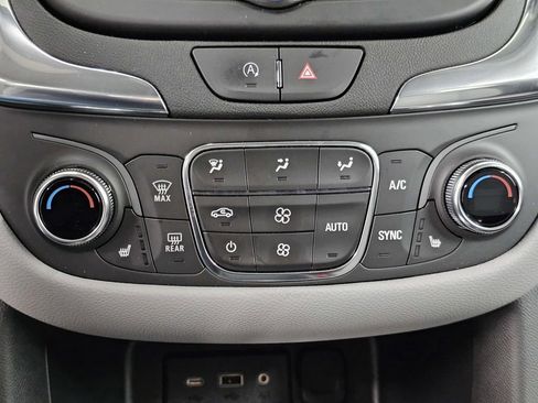 Used 2024 Chevrolet Equinox LT FWD image 19