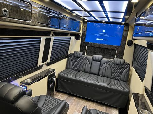 Used 2022 Mercedes-Benz Sprinter 2500 image 4