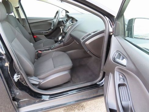 Used 2017 Ford Focus SE image 21