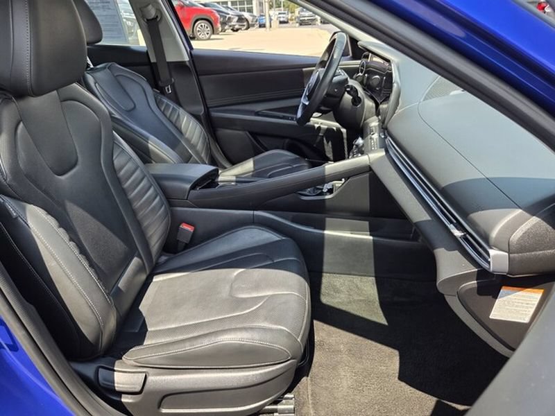 Used 2025 Hyundai Elantra Limited FWD image 15
