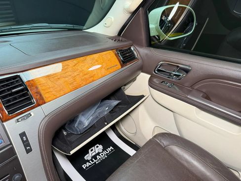Used 2012 Cadillac Escalade Platinum AWD/4WD image 18