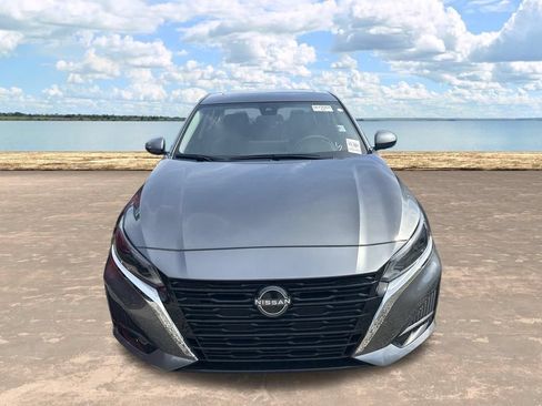 Used 2023 Nissan Altima 2.5 SL FWD image 2