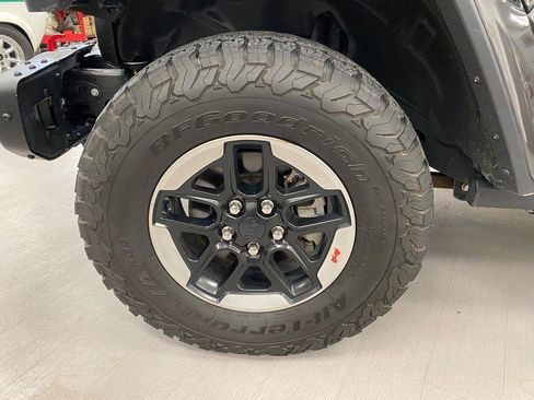 Used 2018 Jeep Wrangler Unlimited Rubicon w/ Dual Top Group image 30