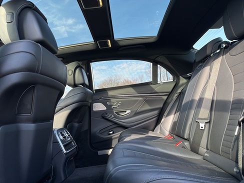 Used 2020 Mercedes-Benz S 560 4MATIC Sedan image 4