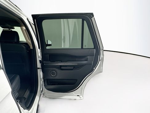 Used 2023 Ford Expedition XLT image 31