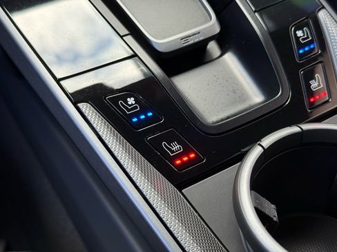 Used 2022 Porsche 911 Carrera image 5