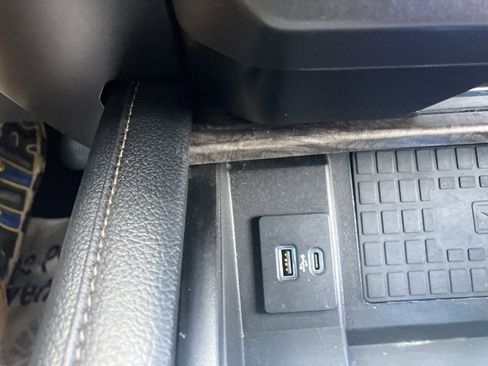 Used 2021 Ford Expedition Limited image 34