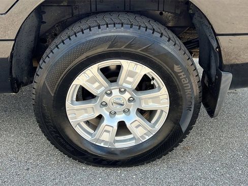 Used 2018 Nissan Titan SV image 28