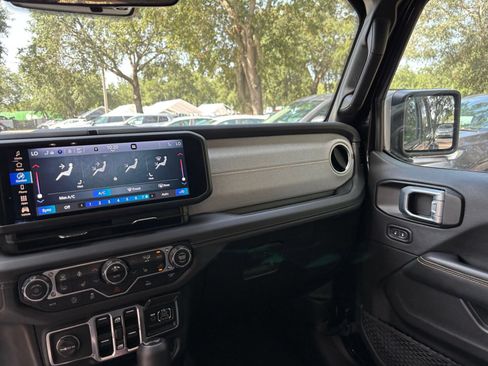 Used 2025 Jeep Wrangler Unlimited Sahara AWD/4WD image 34