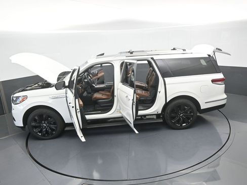 Used 2023 Lincoln Navigator L Reserve w/ Monochromatic Package image 81