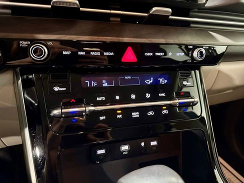 Used 2023 Kia Carnival SX image 19