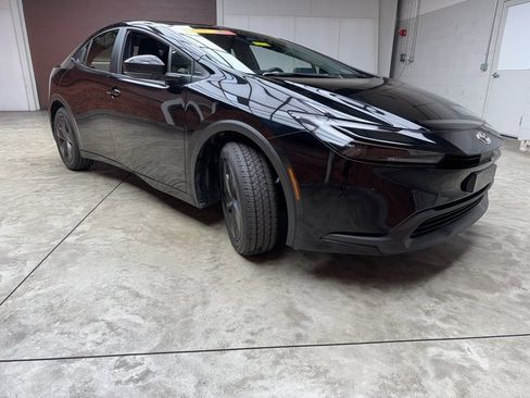 Used 2024 Toyota Prius LE image 7