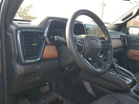 Used 2024 GMC Canyon AT4 w/ AT4 Premium Package image 17