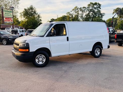 Used 2018 Chevrolet Express 3500 w/ Driver Convenience Package RWD image 4