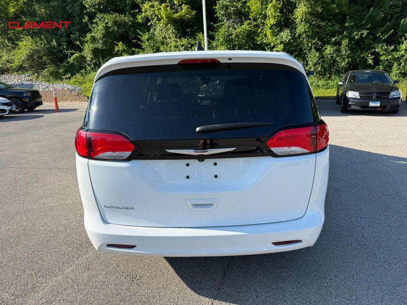 Used 2023 Chrysler Voyager LX FWD image 7