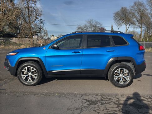 Used 2018 Jeep Cherokee Trailhawk w/ Comfort/Convenience Group image 21