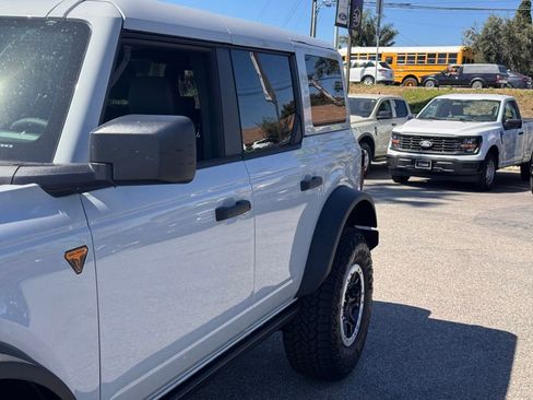 New 2026 Ford Bronco Badlands w/ Sasquatch Package AWD/4WD image 9