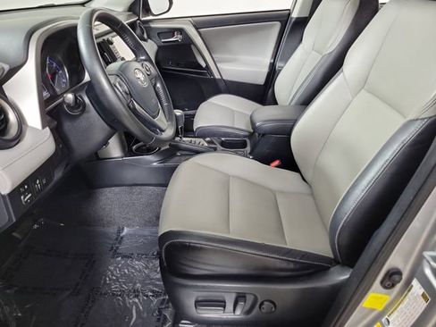 Used 2018 Toyota RAV4 Limited FWD image 19