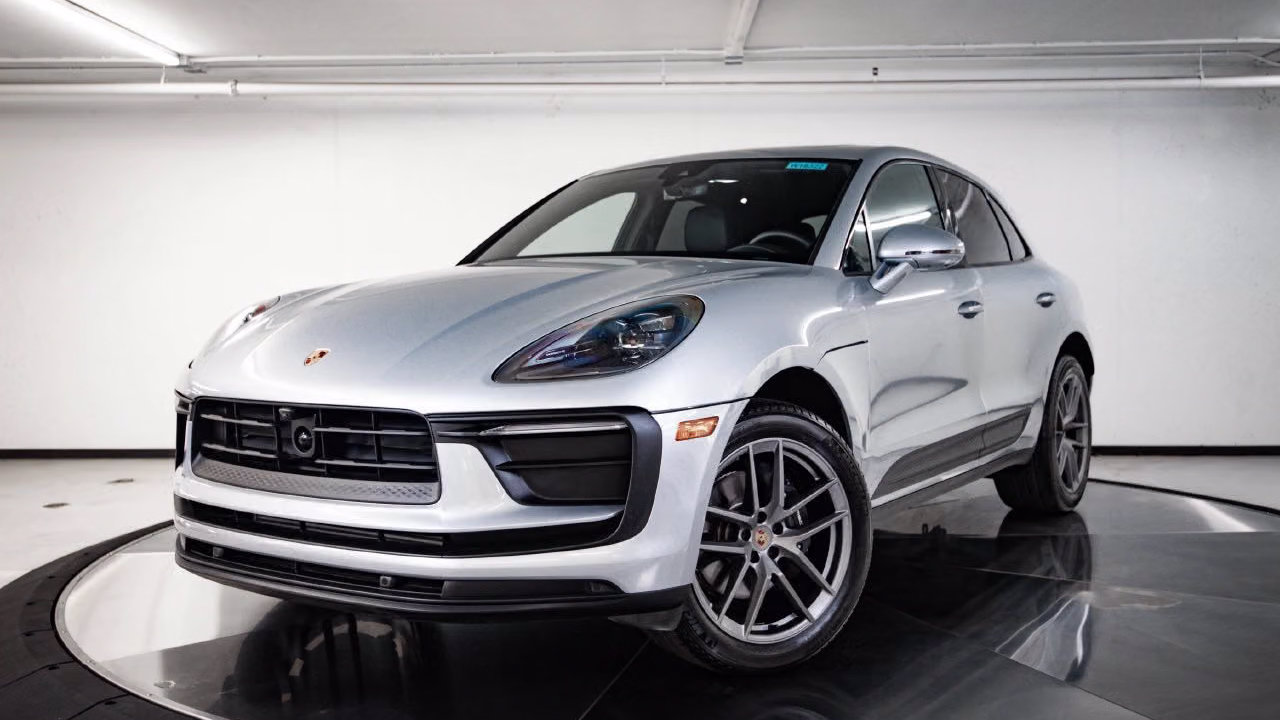 Certified 2026 Porsche Macan AWD/4WD image 1