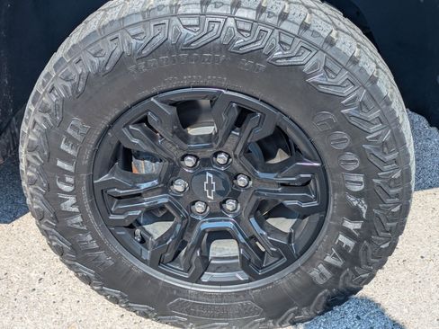 Certified 2023 Chevrolet Silverado 1500 ZR2 w/ Technology Package image 32