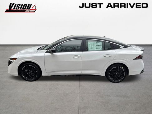 New 2026 Nissan Sentra SR w/ SR Premium Package FWD image 8