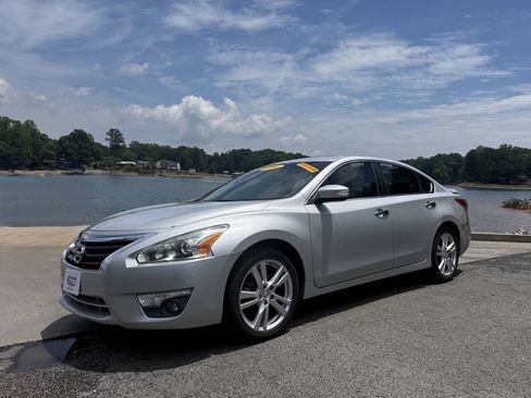 Used 2013 Nissan Altima 3.5 SL FWD image 3
